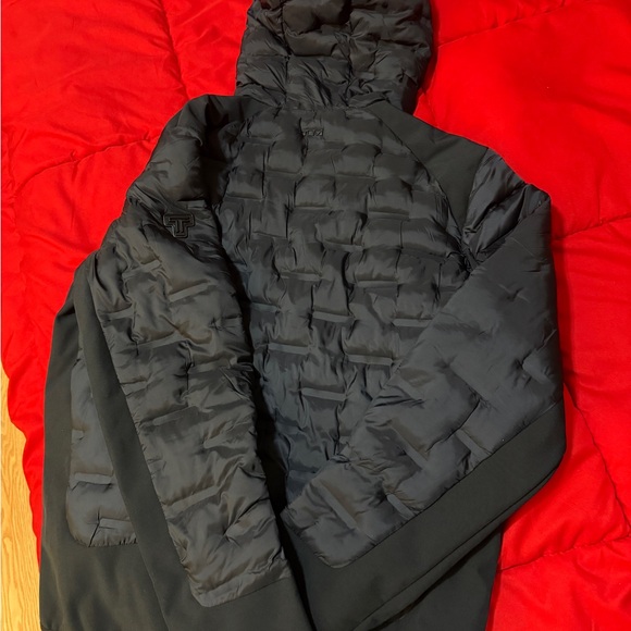 Tumi Black Puffer Jacket with Hood - Picture 8 of 9